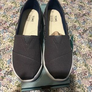 Unisex toms for kids 3